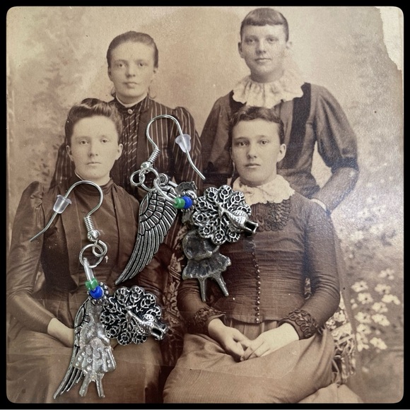 Artist and Mom - Meet your Punky Posher, Sass 💕 - Picture 9 of 16